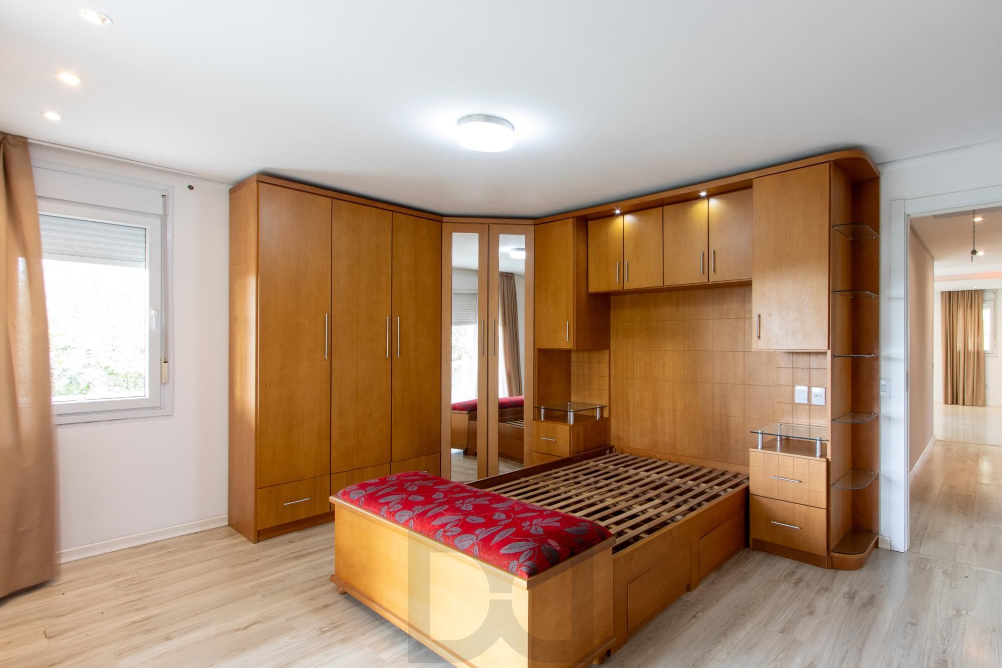 Casa de alvenaria, com 3 dormitórios, 1 suíte, living, cozinha, lavanderia, churrasqueira, banheiro social, pátio e 4 vagas de garagem. — foto 23