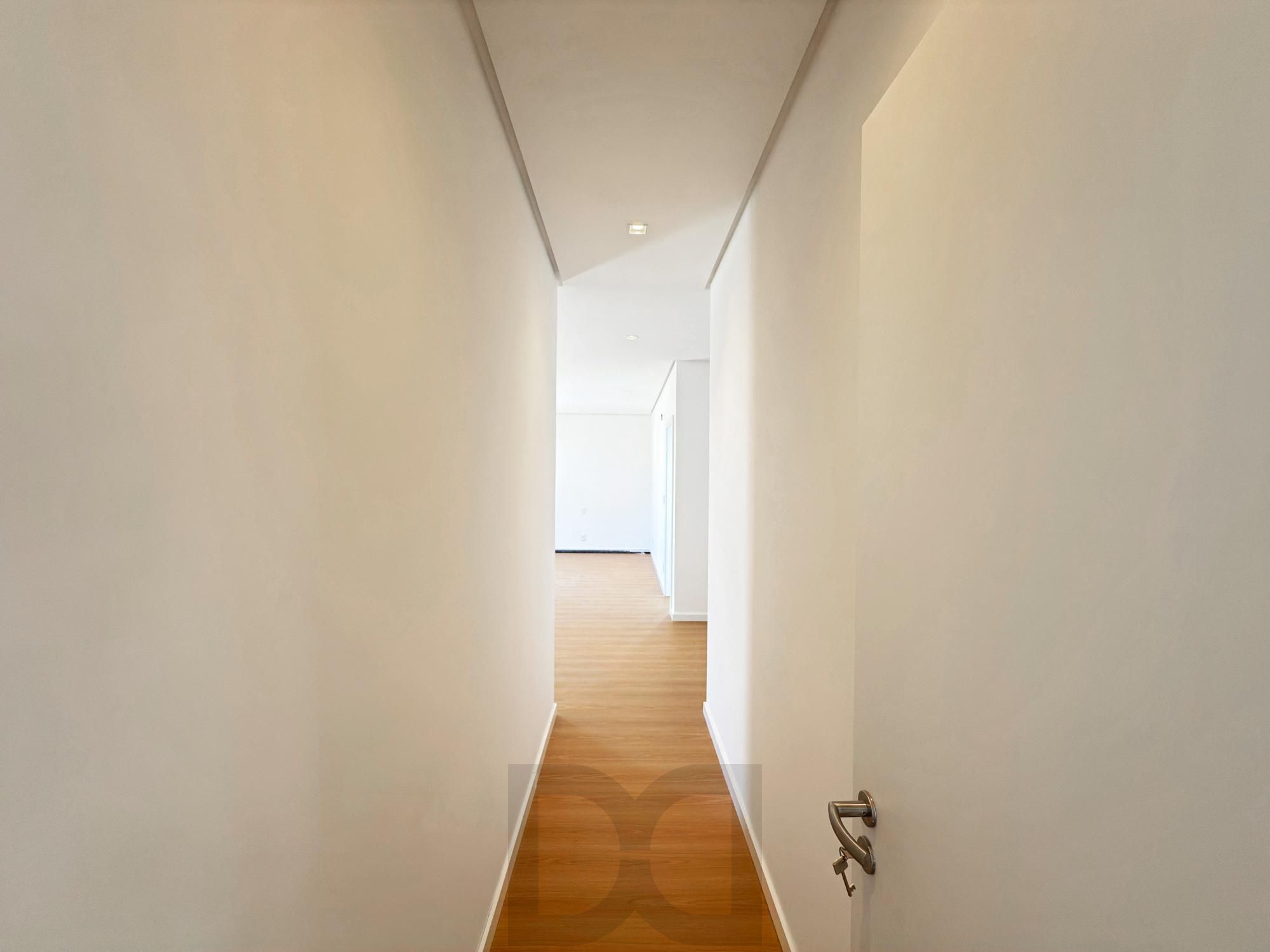 A casa conta com 434m2 de área construída, mas com um aproveitamento total dos 1.012m2 do lote — foto 44