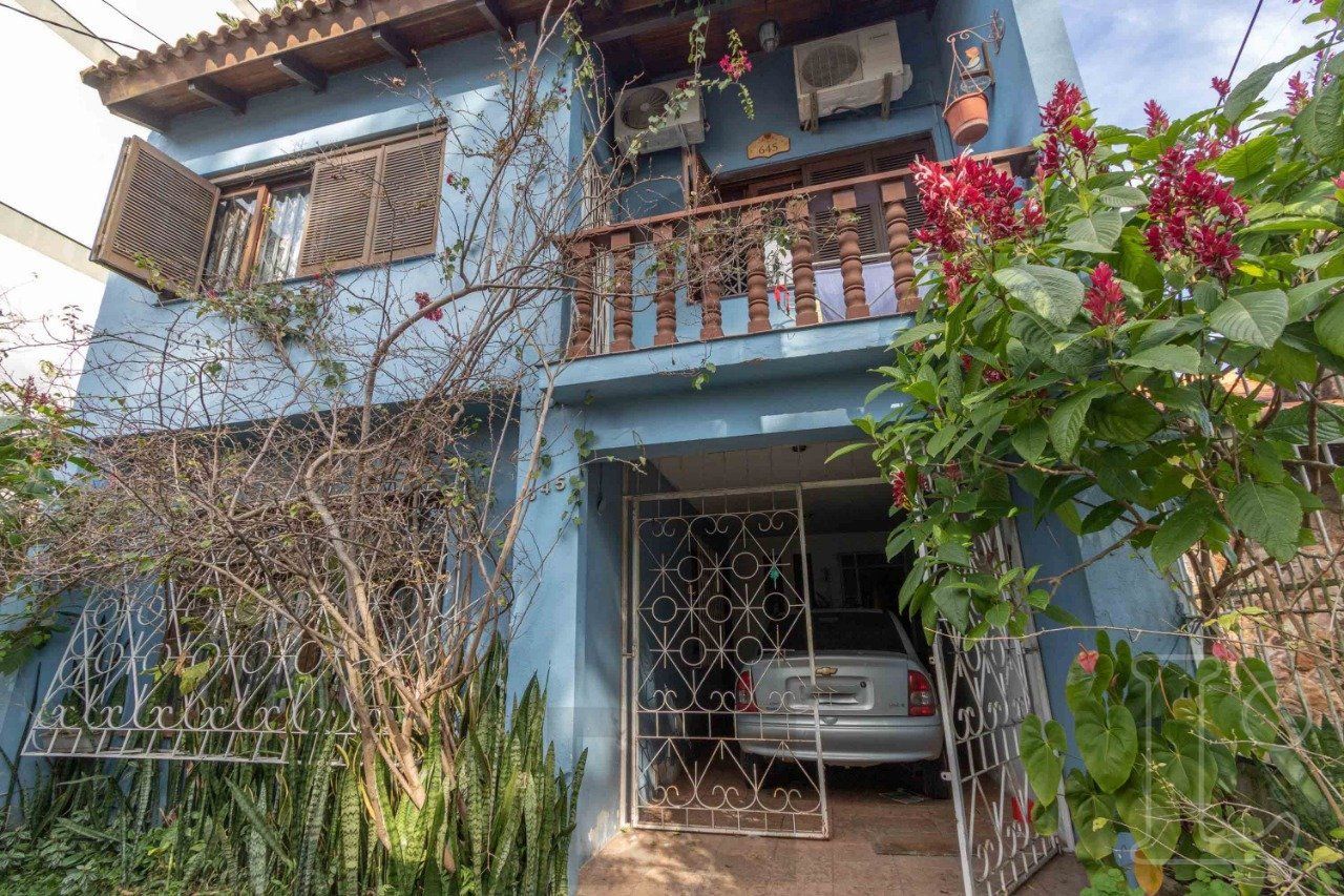 Sobrado para Venda - 241m², 4 dormitórios, sendo 1 suites, 1 vaga - Camaquã — foto 2