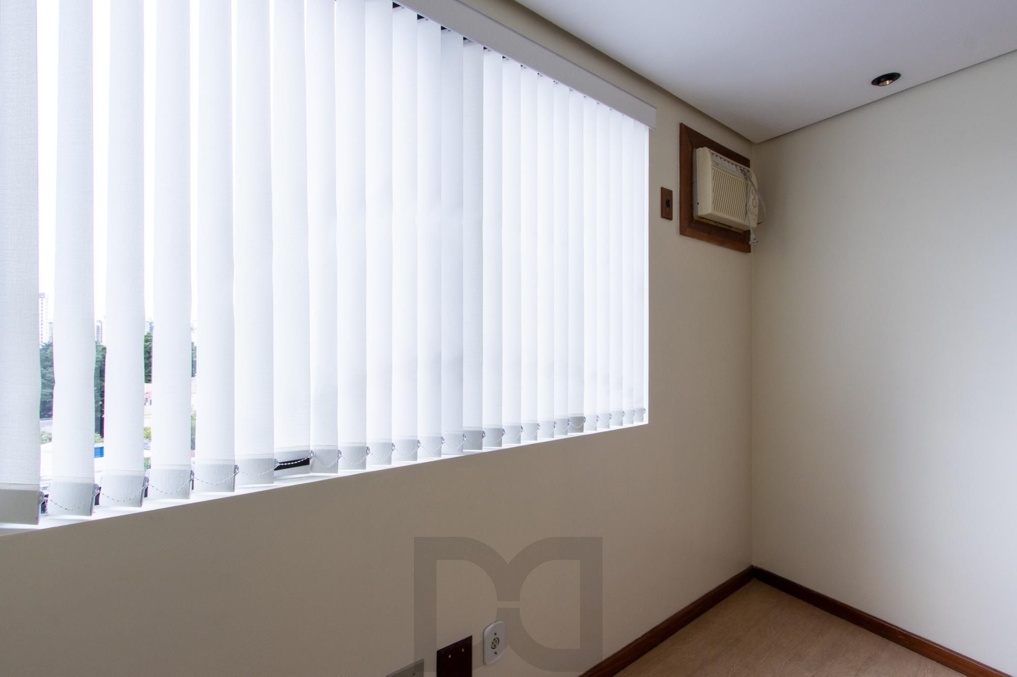 Sala comercial à venda no bairro Menino Deus – Edifício Comendador Luigi Gerace — foto 7