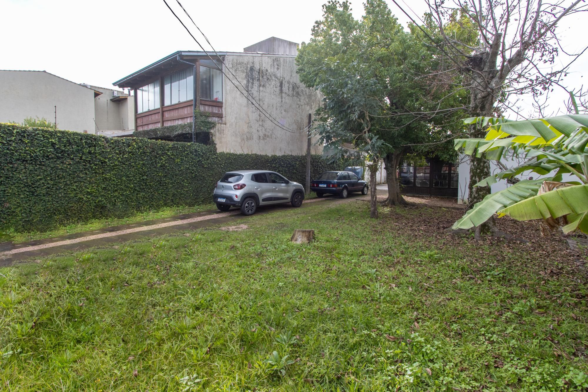 Terreno medindo 11 X 39,66 com 2 casas de alvenaria - Bairro Guarujá — foto 11