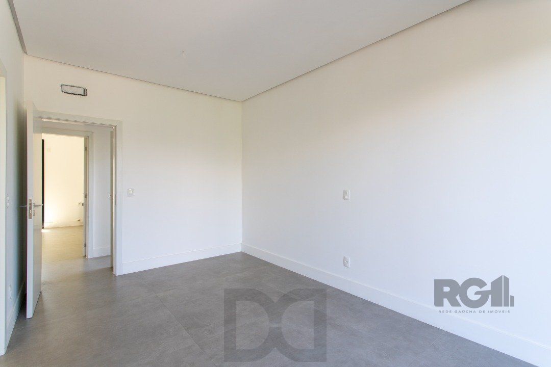 A Casa Le Mans, uma residência térrea de esquina com 389,48m2 de área coberta — foto 34