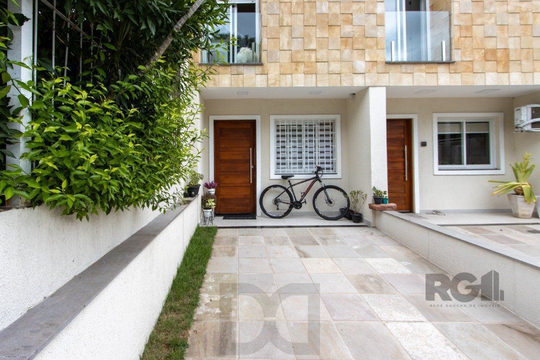 Sobrado com dois andares e área de terraço, — foto 2