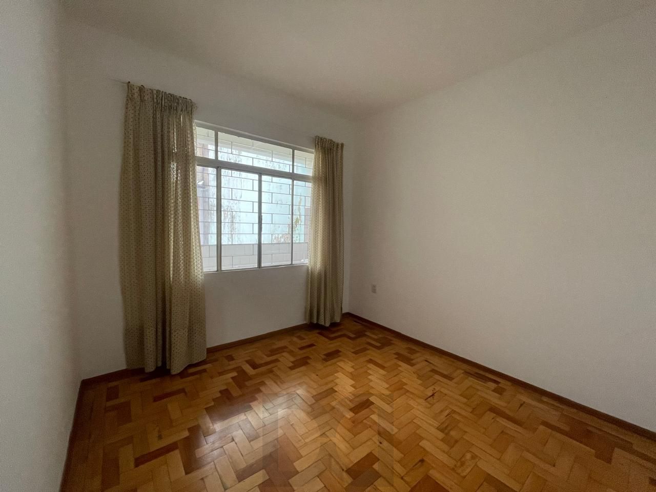 Terreno amplo com 690m², com duas casas construídas para moradia ou investyirdores!! — foto 7