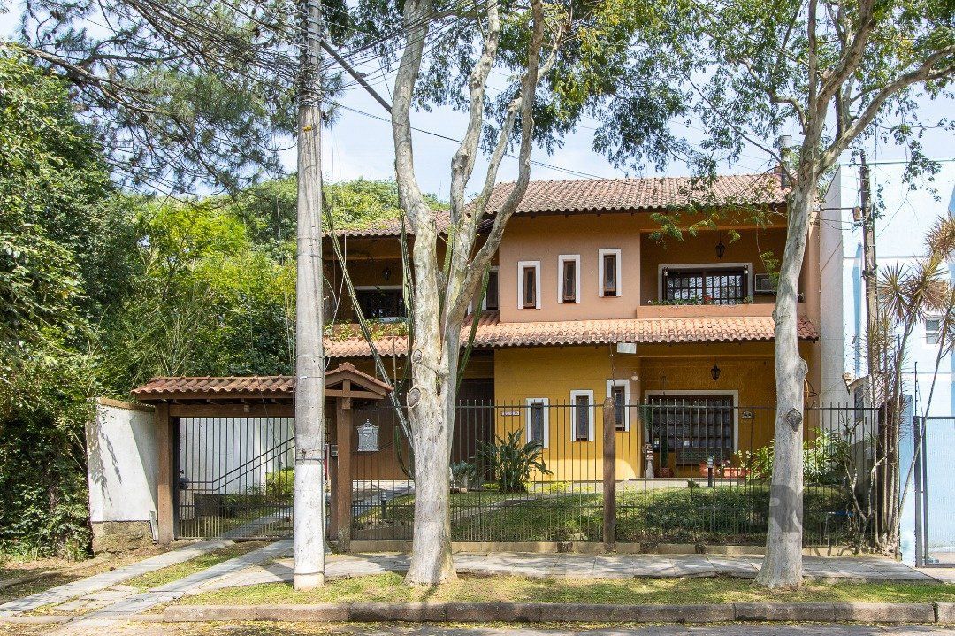 Casa para Venda - 300m², 3 dormitórios, sendo 1 suites, 4 vagas - Nonoai — foto 1