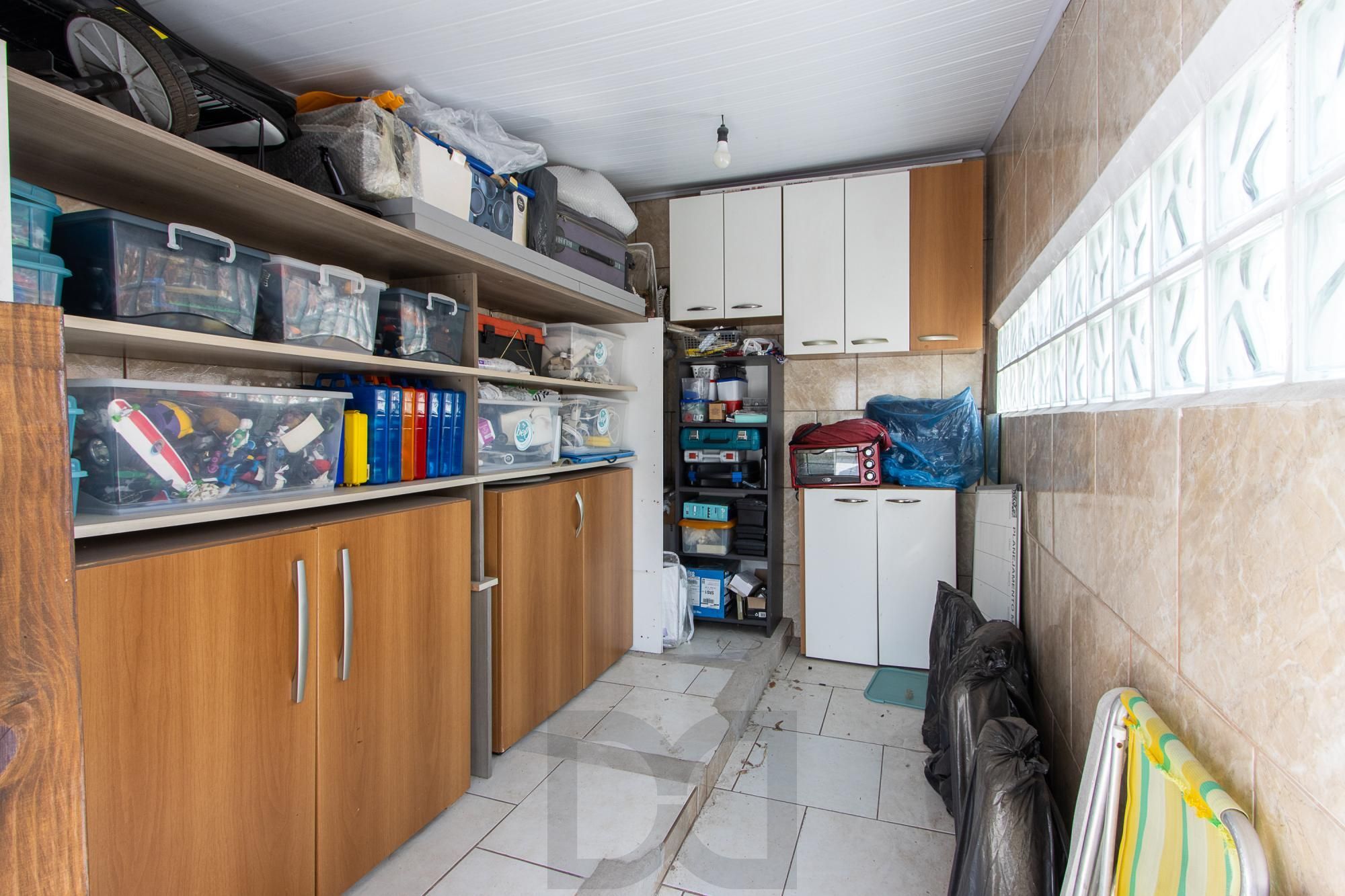 Linda casa totalmente reformada, 3 quartos (1 suite), 2 vagas cobertas - Bairro Nonoai — foto 47