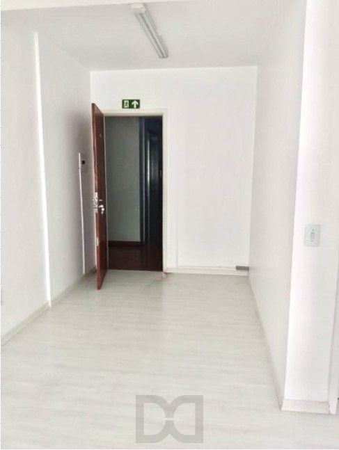 Sala desocupada c/vista p/ o Guaíba - bairro Centro — foto 15