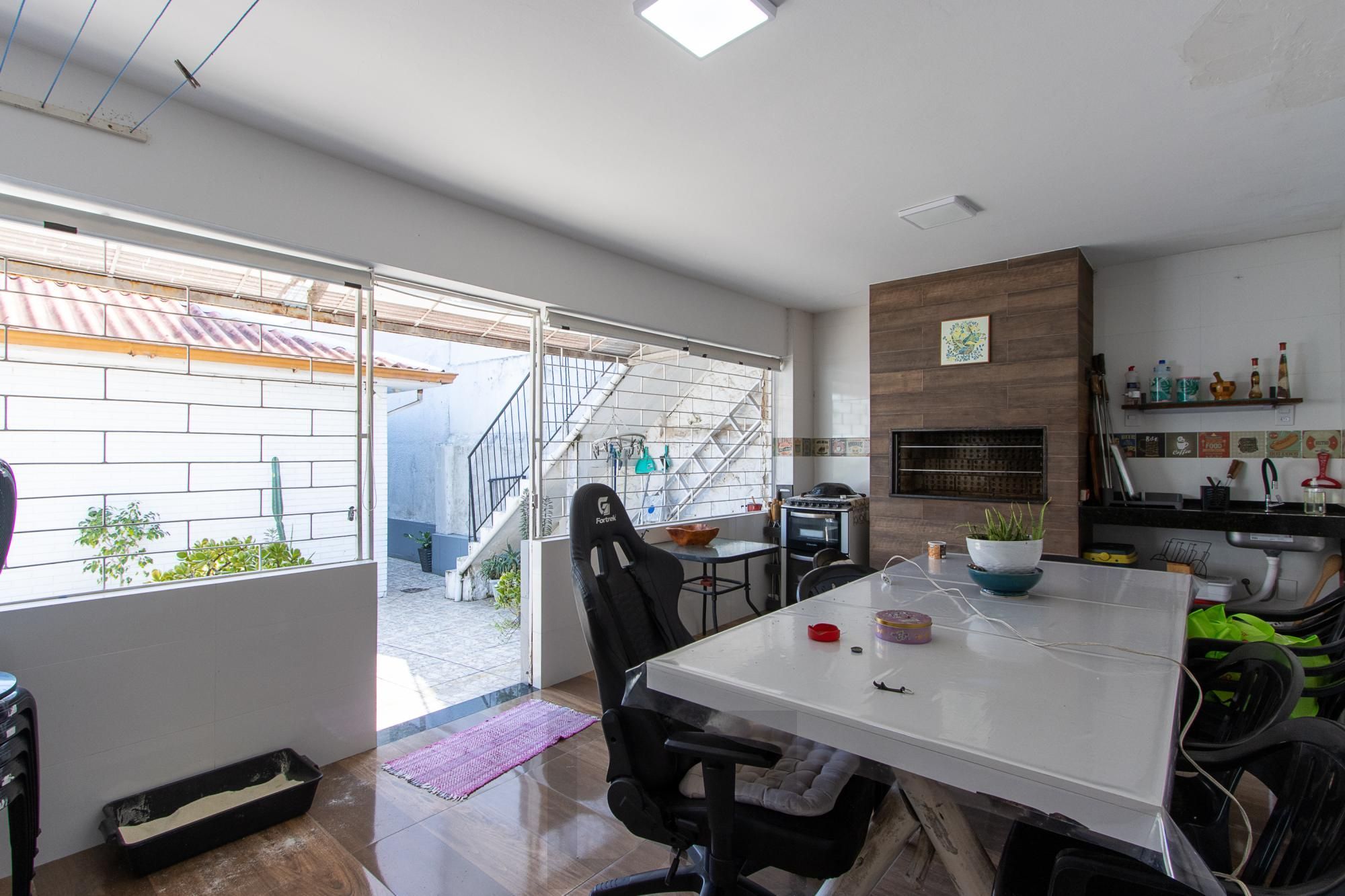 Linda casa totalmente reformada, 3 quartos (1 suite), 2 vagas cobertas - Bairro Nonoai — foto 37