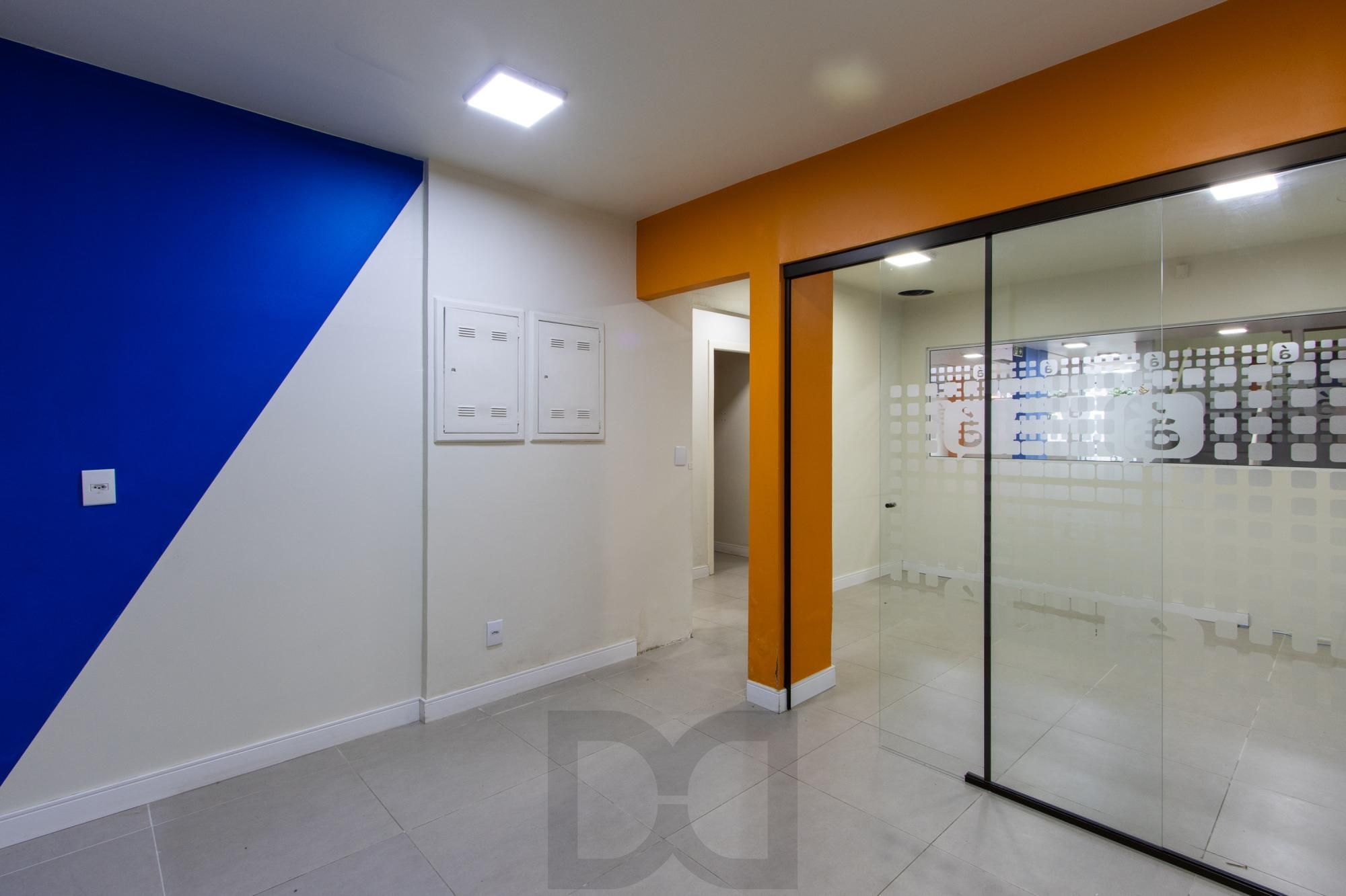 Casa Comercial 2 pisos - Excelente localização e Grande Visibilidade no Bairro Menino Deus - Ideal p/ Clínicas, escolas ou escritórios. — foto 15