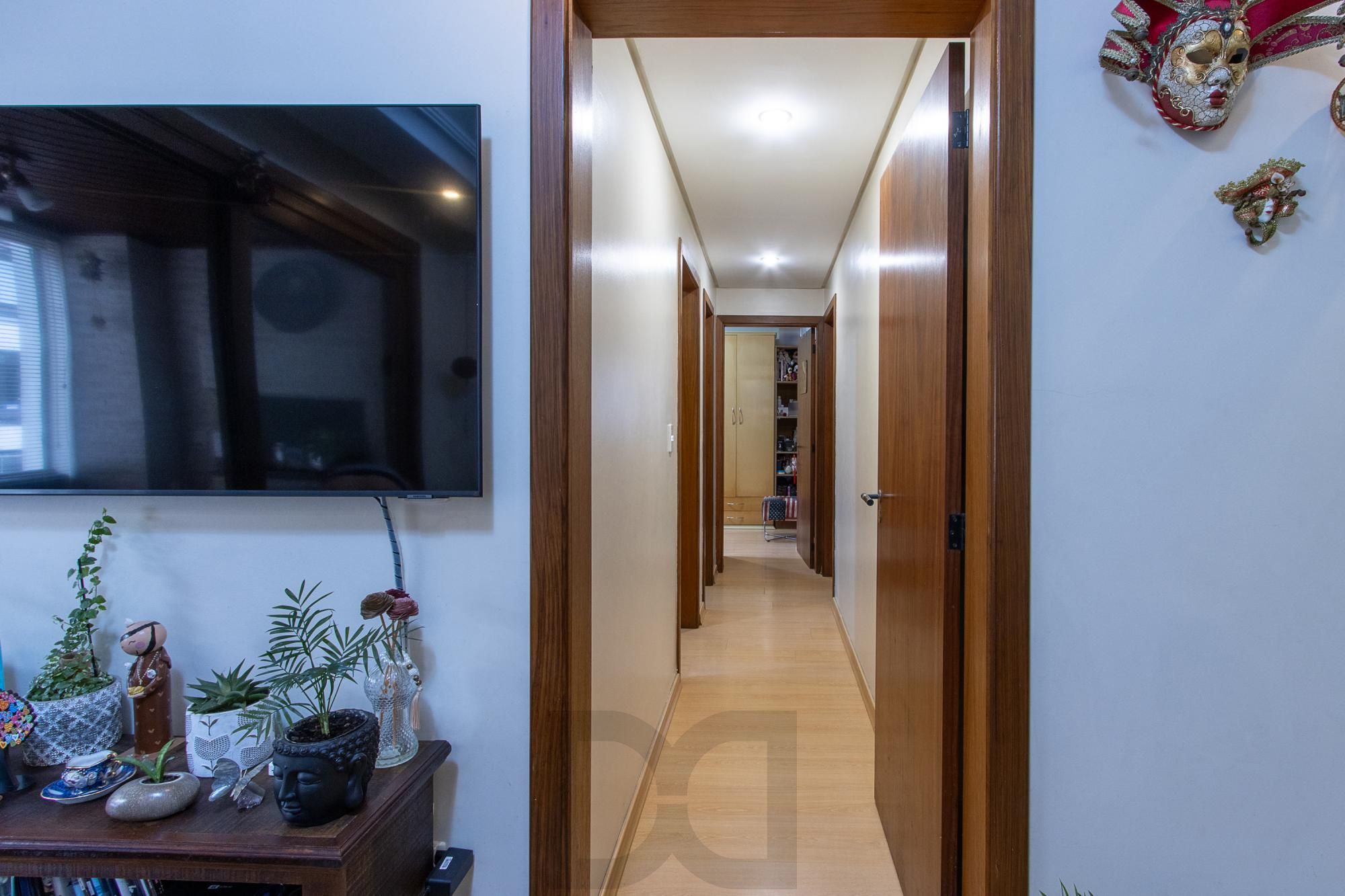 Apartamento de 3 dormitórios, 1 suíte e 3 vagas no bairro Ipanema. — foto 16