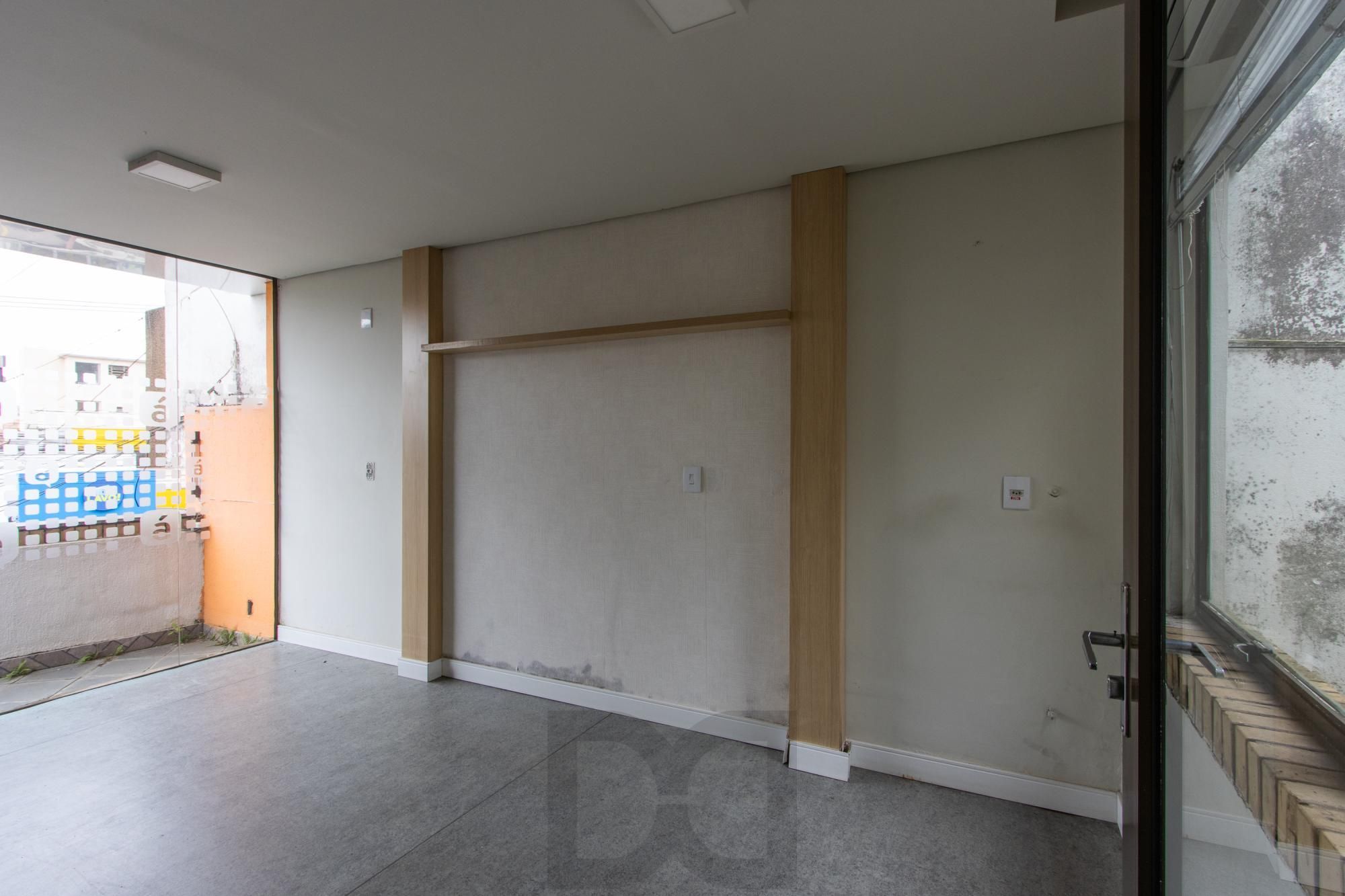 Casa Comercial 2 pisos - Excelente localização e Grande Visibilidade no Bairro Menino Deus - Ideal p/ Clínicas, escolas ou escritórios. — foto 31