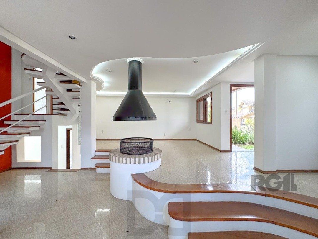 Com 4 suítes espaçosas, incluindo uma master com closet, — foto 16