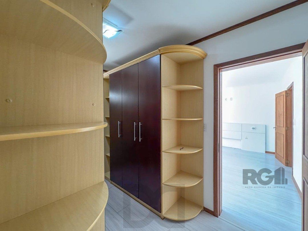 Com 4 suítes espaçosas, incluindo uma master com closet, — foto 60