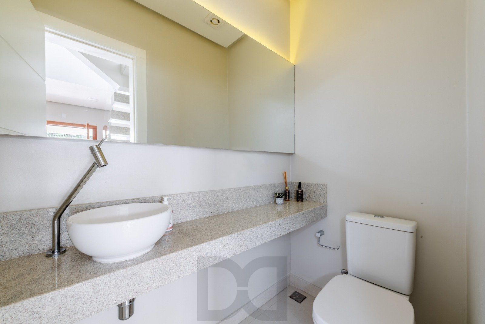 Casa em Condomínio com 228m² e 3 dormitórios, 1 suíte, 3 vagas no bairro Sarandi — foto 16
