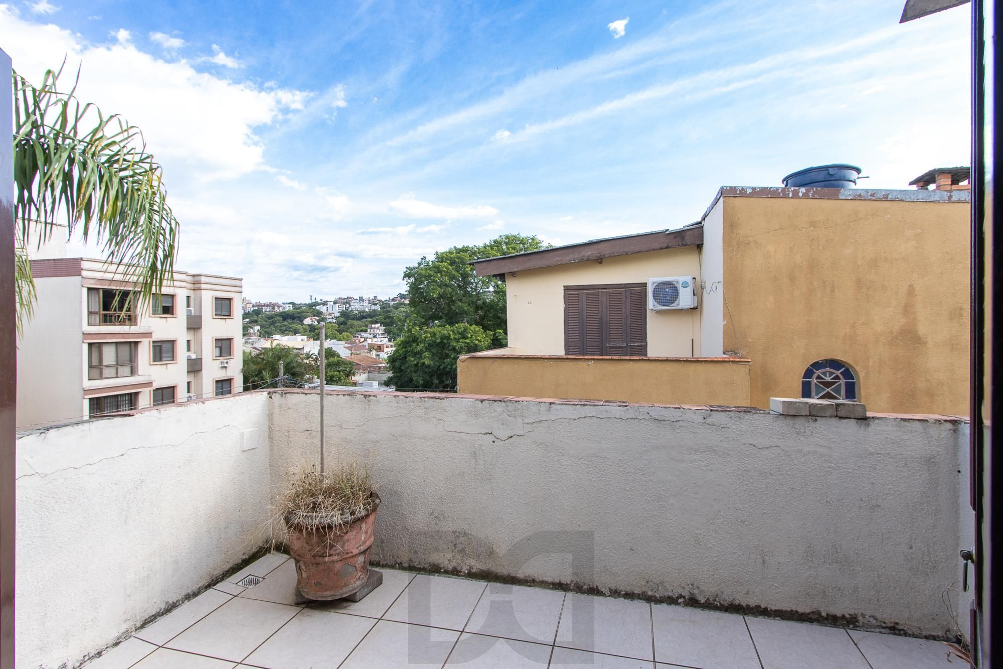 Casa de condomínio, 3 dormitórios, 1 suíte, 1 vaga coberta, no bairro Cristal. — foto 31
