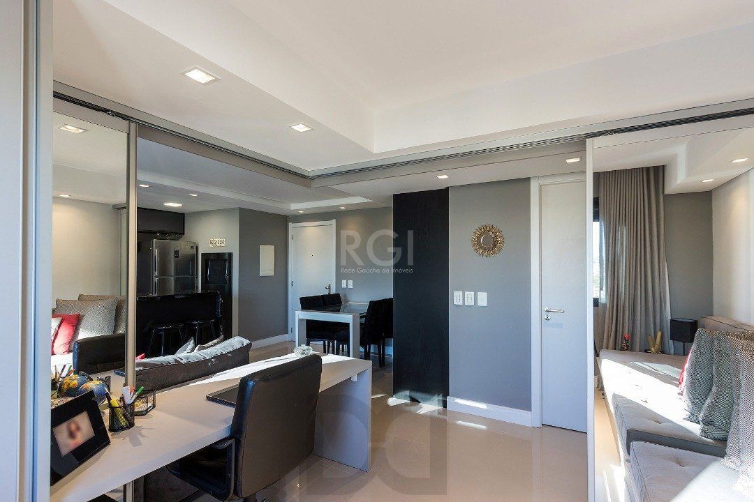 Apartamento | 2 Dormitórios | 1 Suíte | 1 Vaga | Bairro Cristal | Porteira Fechada — foto 14
