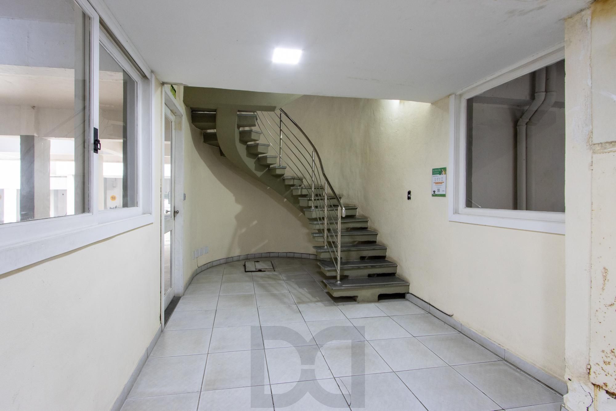 Apartamento de 3 dormitórios, 1 suíte e 1 vaga de garagem no bairro Pedra Redonda. — foto 35