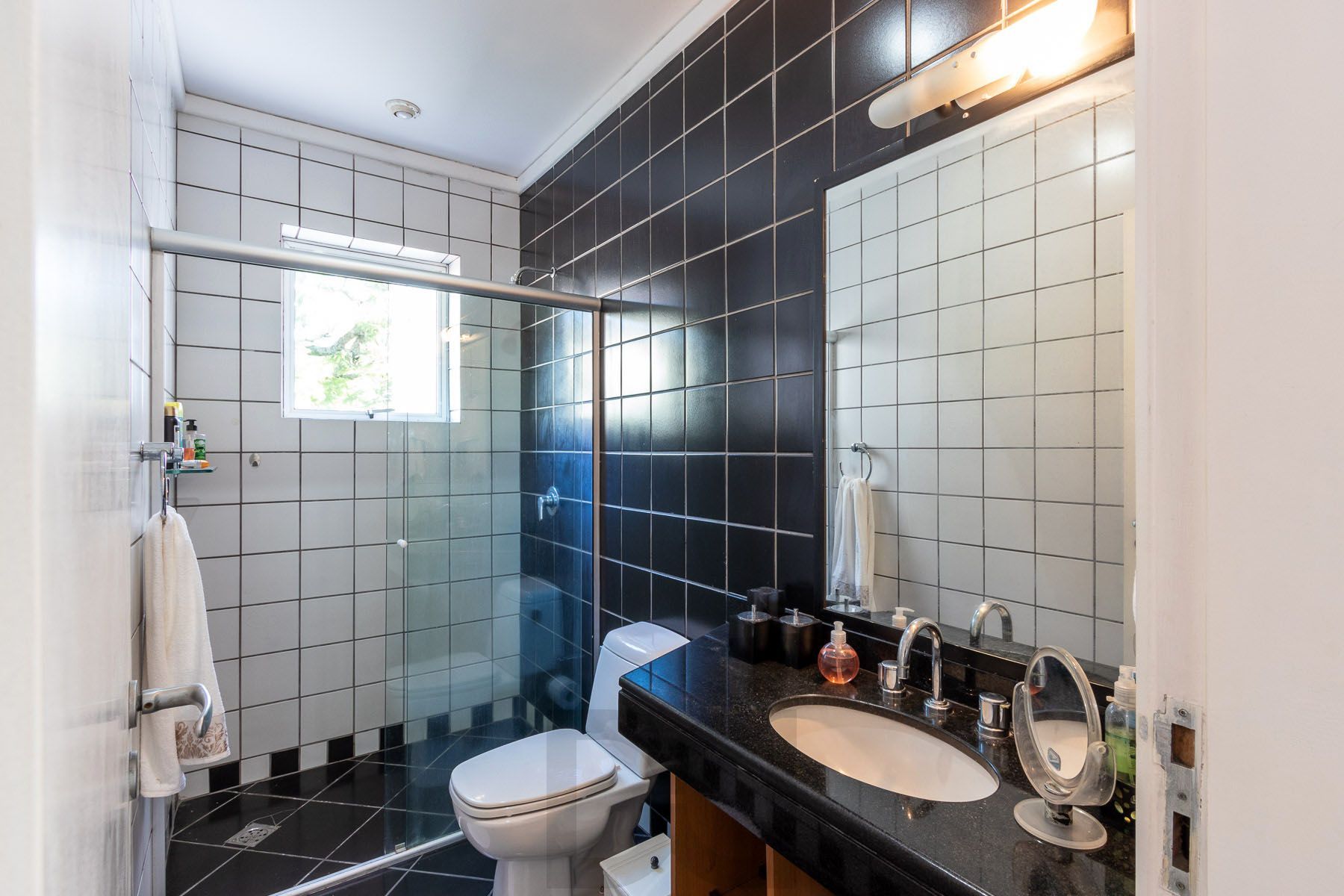 Casa para Venda - 470m², 3 dormitórios, sendo 1 suites, 6 vagas - Nonoai — foto 38