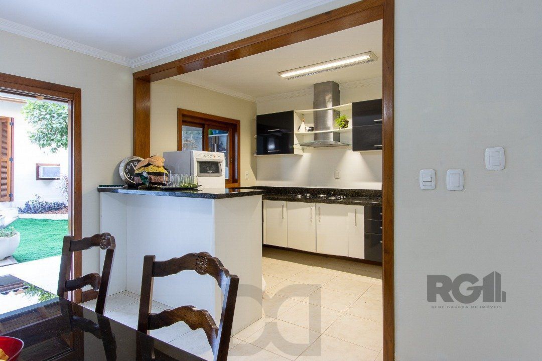 Casa para Venda - 300m², 5 dormitórios, sendo 1 suites, 4 vagas - Portal do Guarujá — foto 13