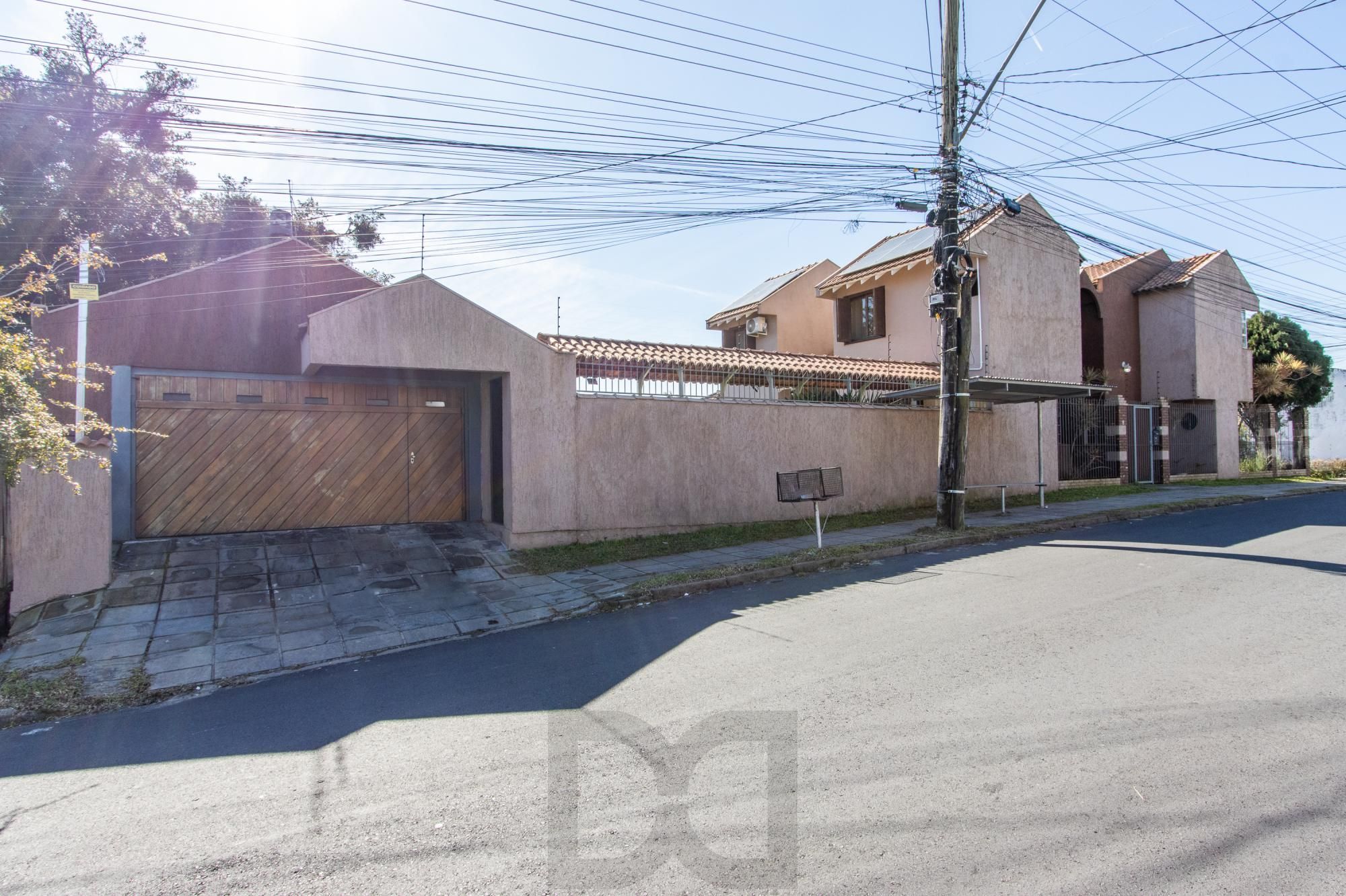 Casa para Venda - 255.68m², 4 dormitórios, sendo 1 suites, 2 vagas - Tristeza — foto 1