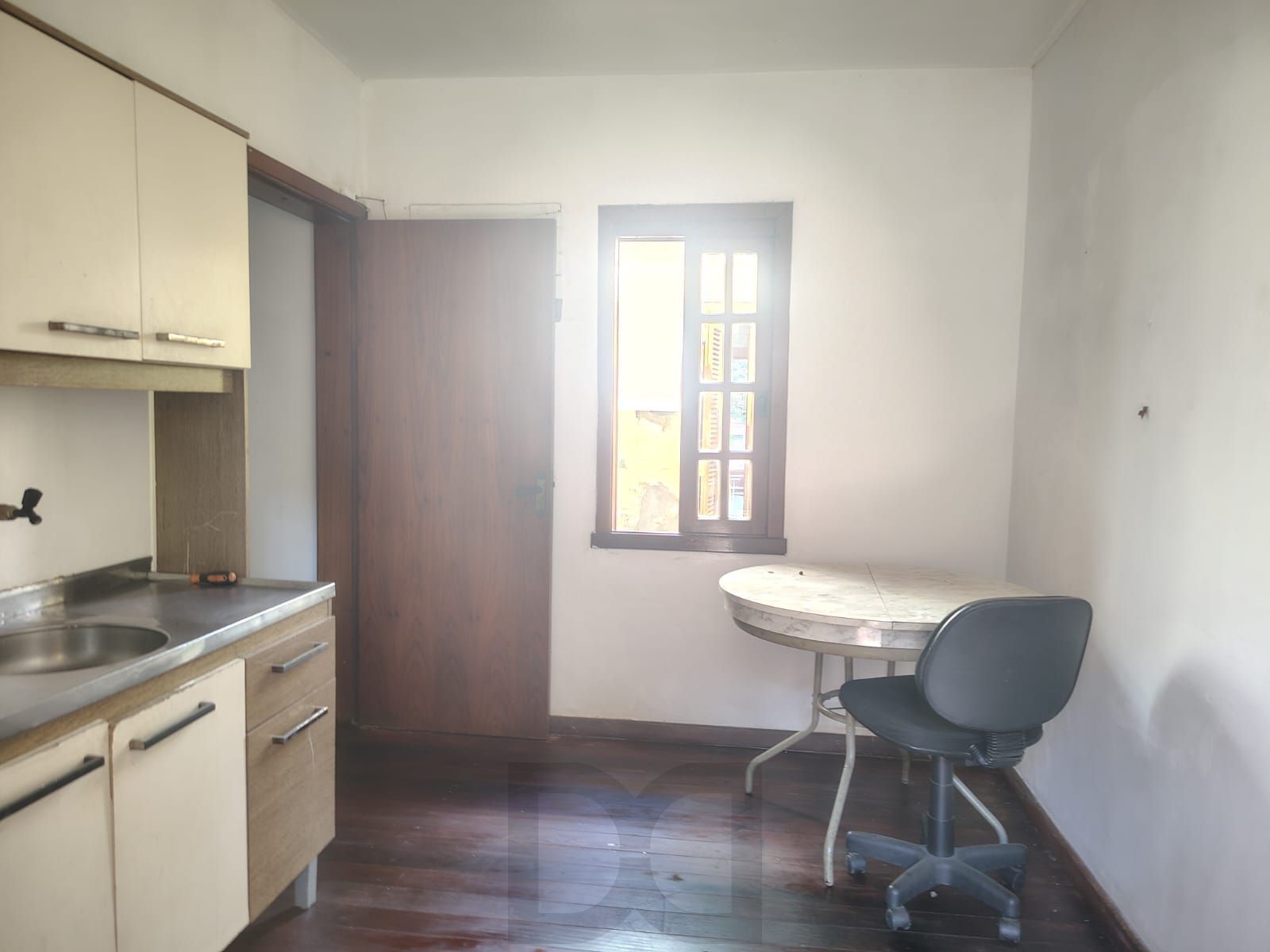 Casa de 4 dormitórios, 1 suíte e 4 vagas de garagem no bairro Cavalhada. — foto 23