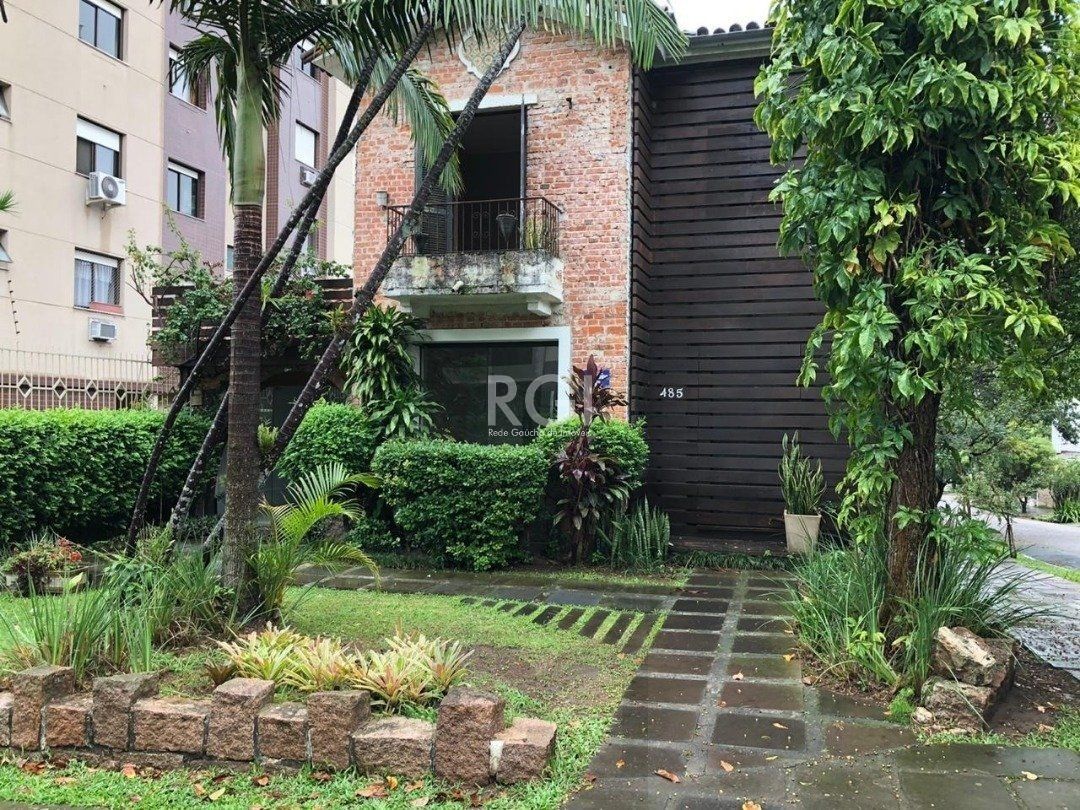Casa Comercial para Venda - 0m², 0 dormitórios, Petrópolis — foto 1