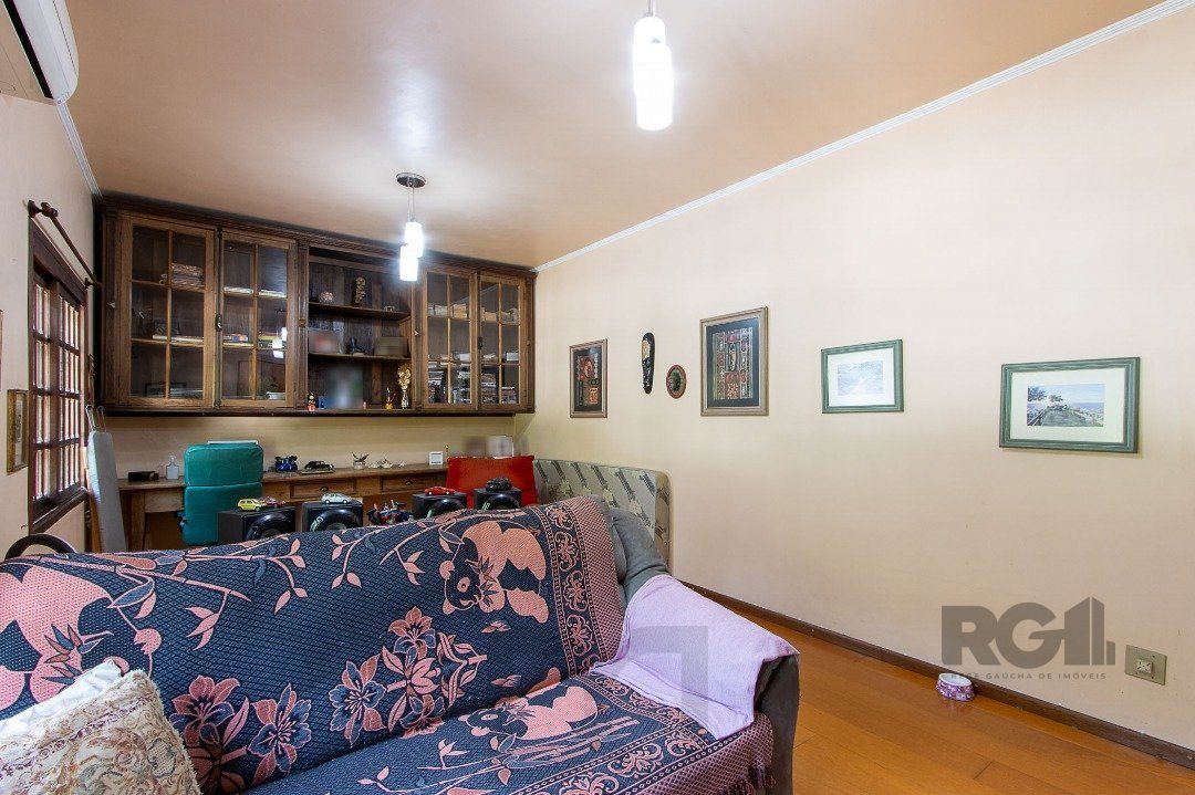 Casa para Venda - 300m², 3 dormitórios, sendo 1 suites, 4 vagas - Nonoai — foto 44