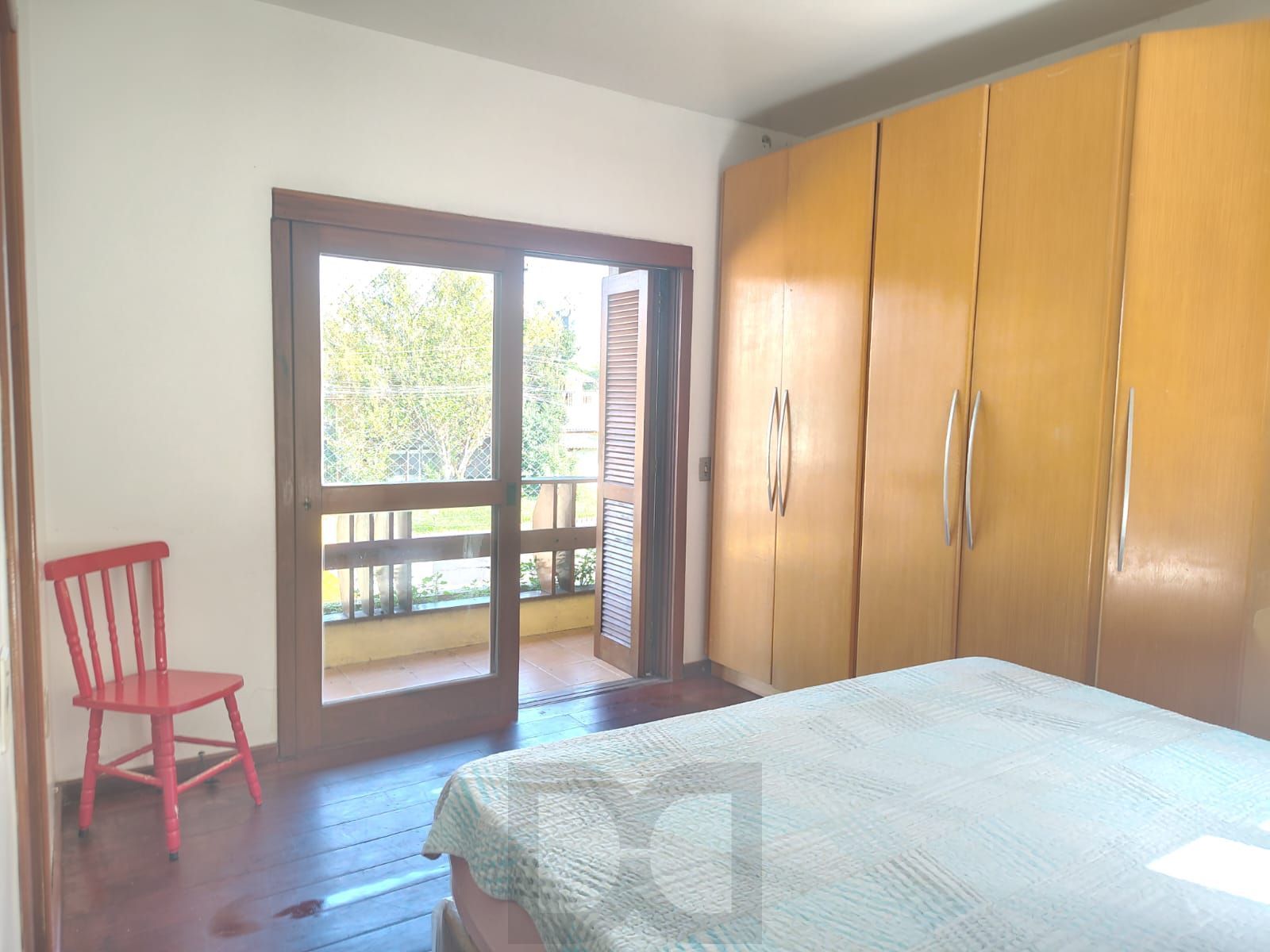 Casa de 4 dormitórios, 1 suíte e 4 vagas de garagem no bairro Cavalhada. — foto 25