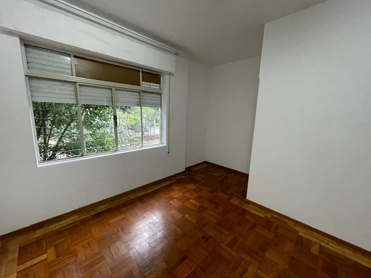 Terreno amplo com 690m², com duas casas construídas para moradia ou investyirdores!! — foto 12