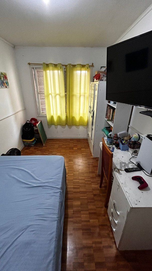 Apartamento de 2 dormitórios, living, cozinha, área de serviço e banheiro social. — foto 4