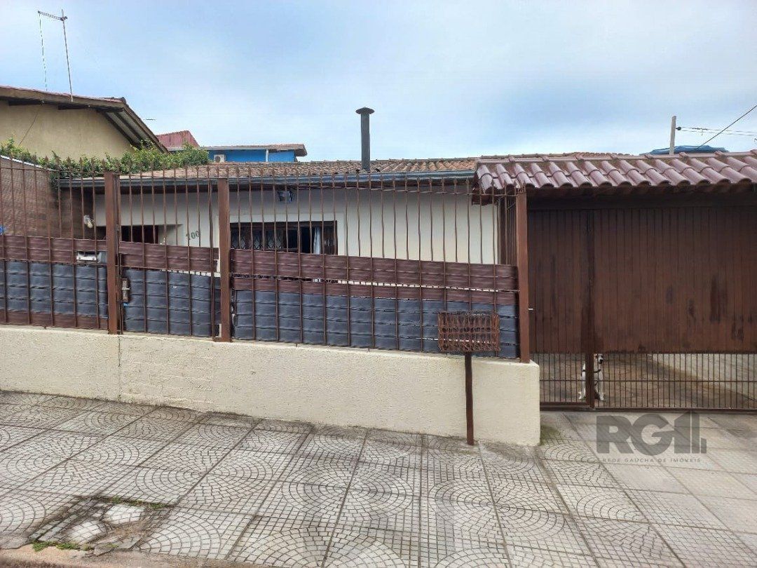 Casa 2 dormitórios com piscina na Vila Nova Porto Alegre — foto 1