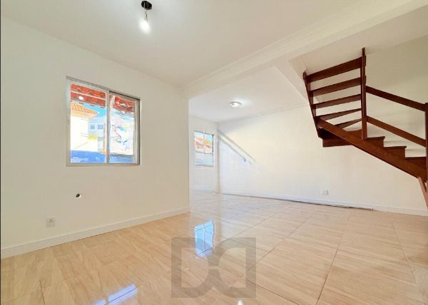 Casa reformada em condomínio fechado com 3 dormitórios, suíte, churrasqueira e 2 vagas no Parque Santa Fé! — foto 2