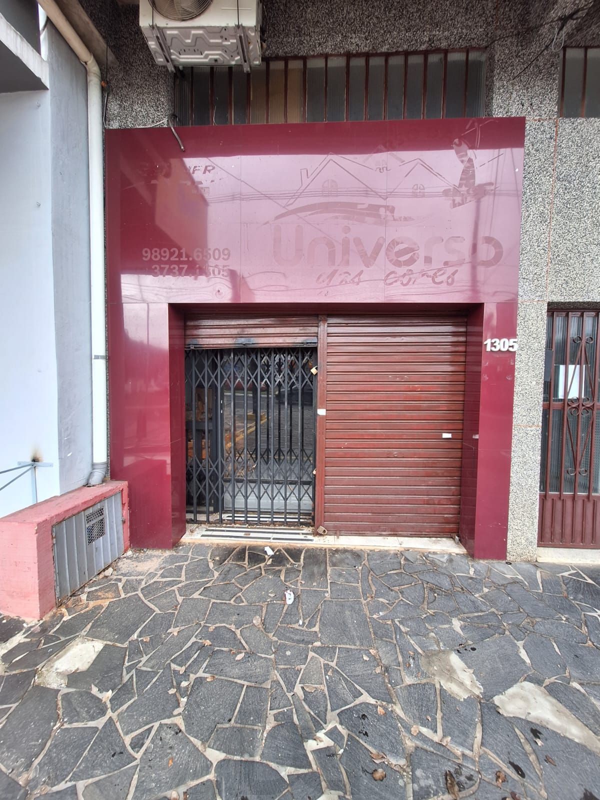 Loja de frente na Campos Velho, Imovel so pode ser vendido com o Predio Junto. — foto 1