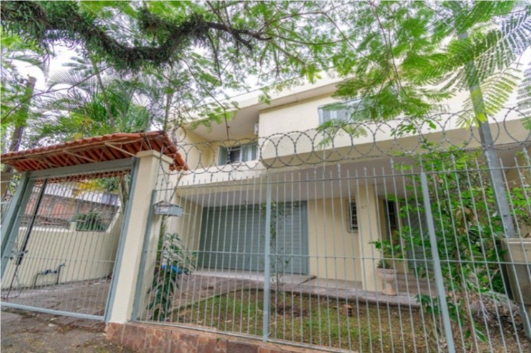 Casa de 3 quartos,1 suíte, closet, living com lareira, pátio, piscina e 2 vagas de garagem. — foto 21