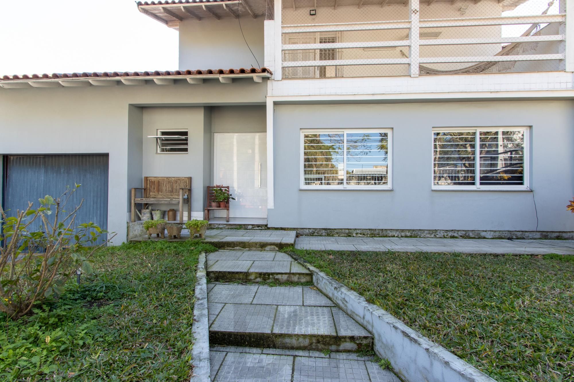 Casa 3 Dormitórios no Bairro Tristeza com 2 Vagas de Garagem — foto 2