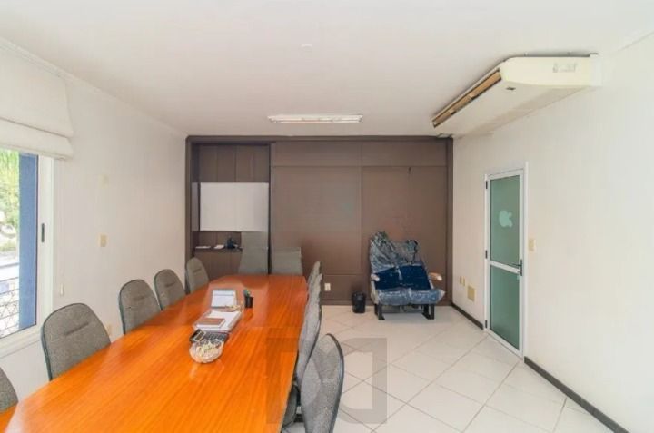 Excelente oportunidade para empresas e investidores! Prédio comercial moderno, amplo e muito bem localizado no bairro Menino Deus, oferecendo estrutura completa para diferentes tipos de negócios. — foto 38