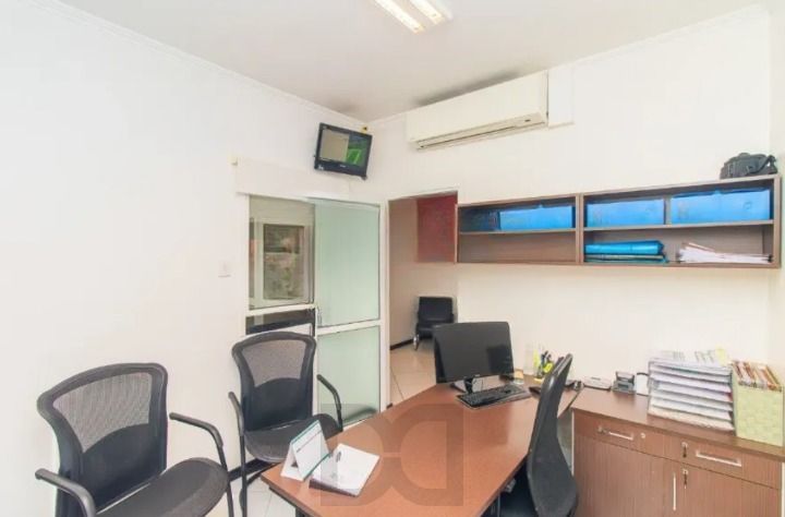 Excelente oportunidade para empresas e investidores! Prédio comercial moderno, amplo e muito bem localizado no bairro Menino Deus, oferecendo estrutura completa para diferentes tipos de negócios. — foto 19