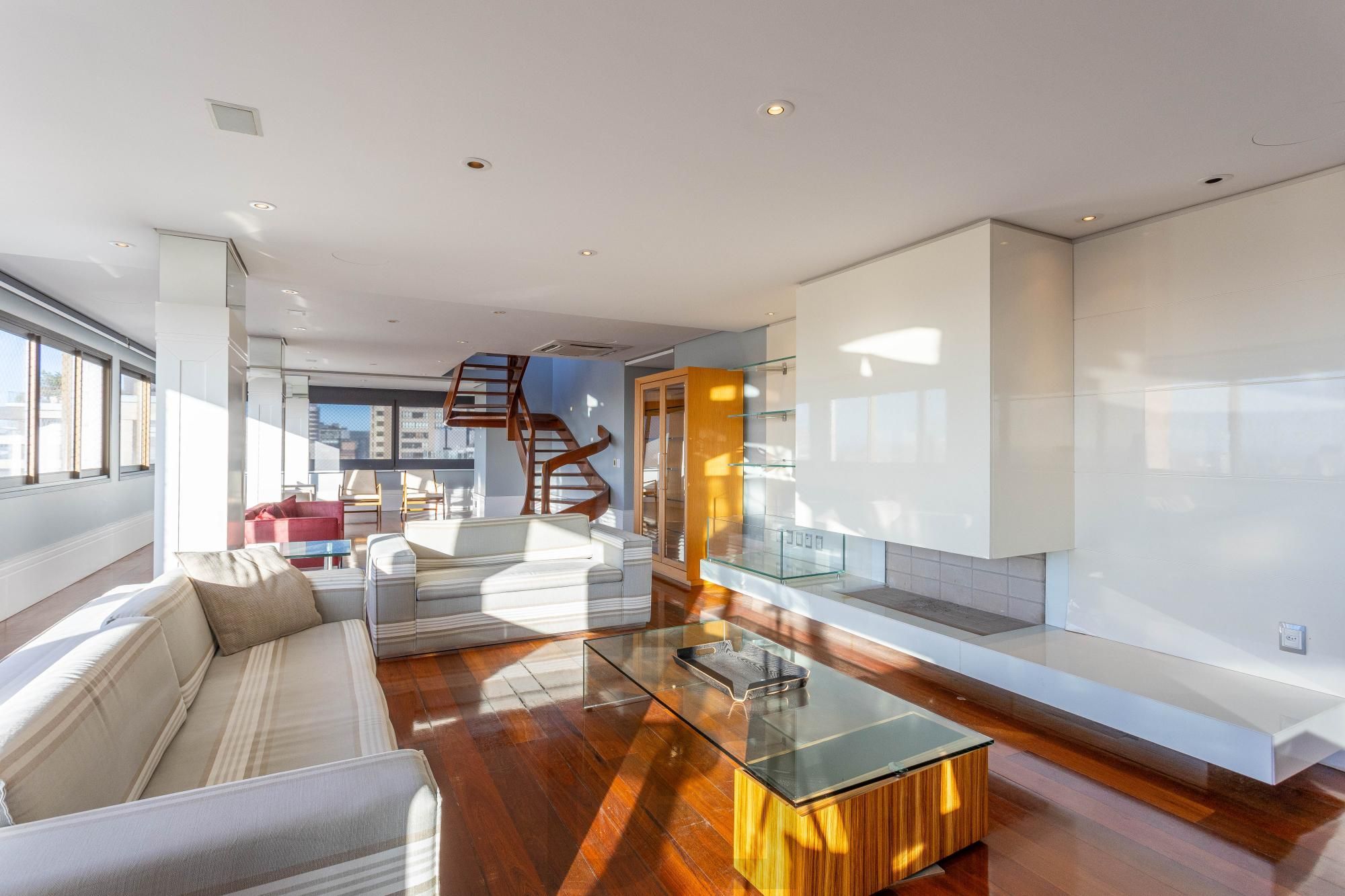 Apartamento para alugar em Mont 'Serrat com 6 quartos, 6 vagas e ótima localização — foto 4