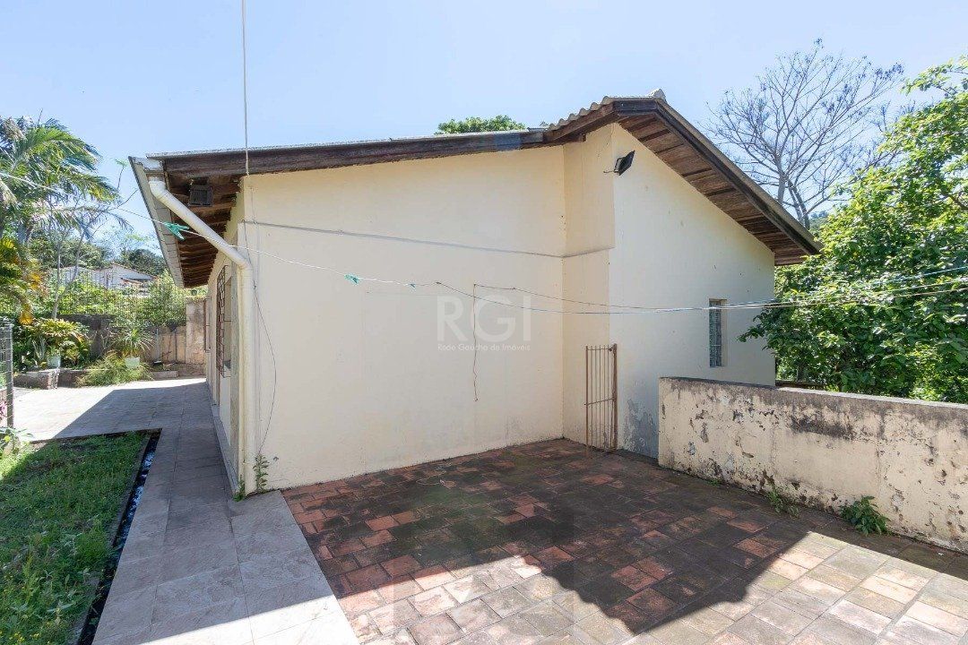 Casa para Venda - 370m², 4 dormitórios, sendo 1 suites, 6 vagas - Lomba do Pinheiro — foto 21