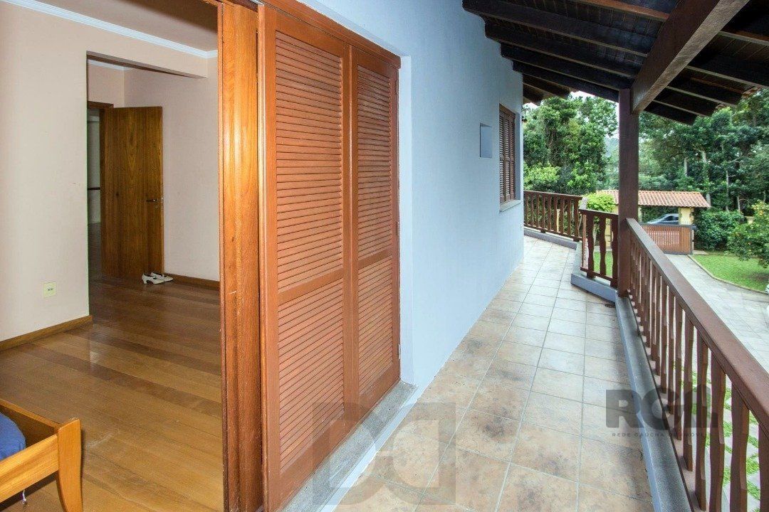 Sobrado com 6 suites, lareira, lavabo, pátio - Bairro Belém Velho — foto 38