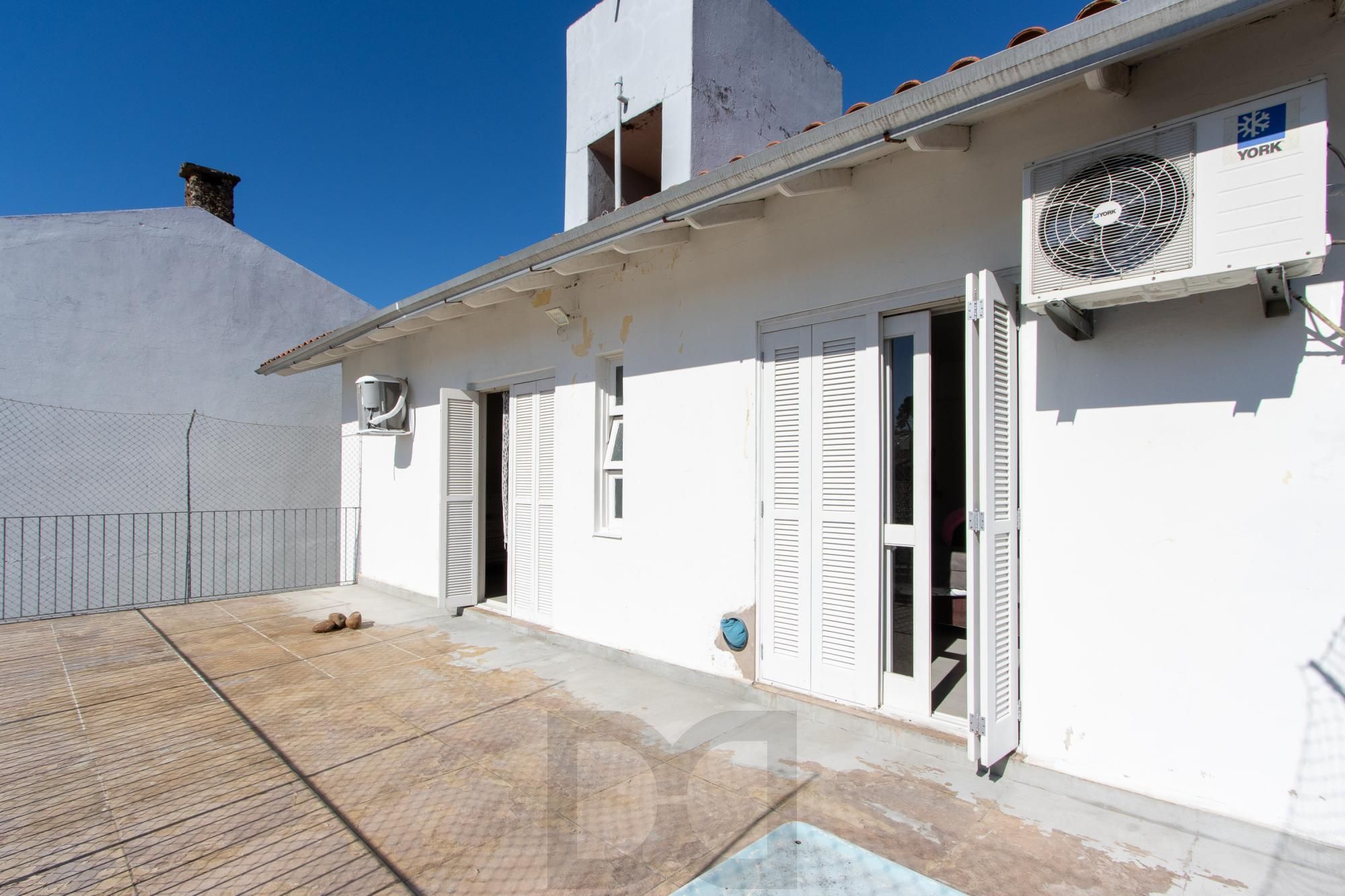 Casa 3 Dormitórios no Bairro Tristeza com 2 Vagas de Garagem — foto 32