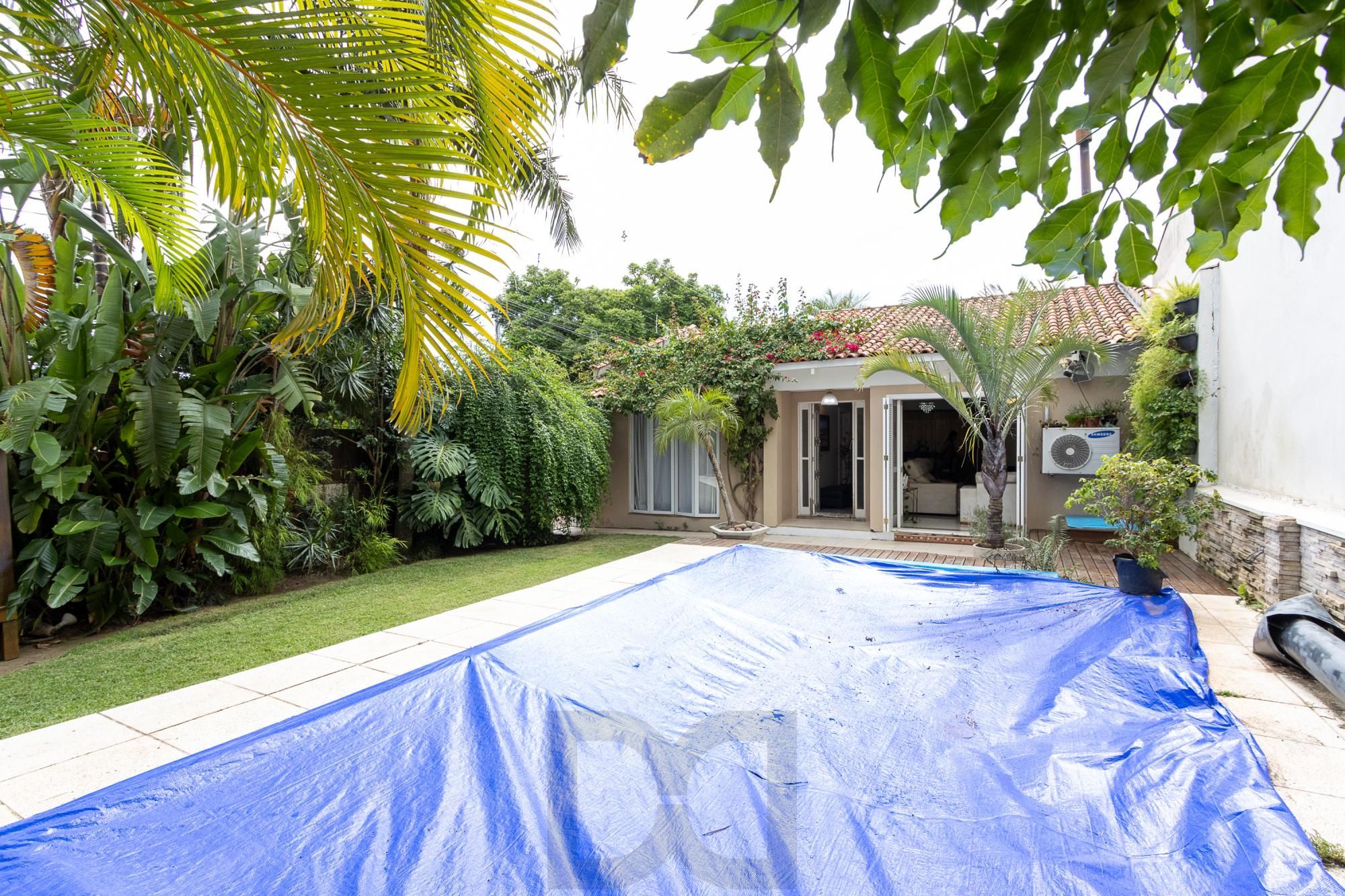 Casa térrea, 2 dormitórios, 1 suíte e 2 vagas no bairro Aberta dos Morros. — foto 11