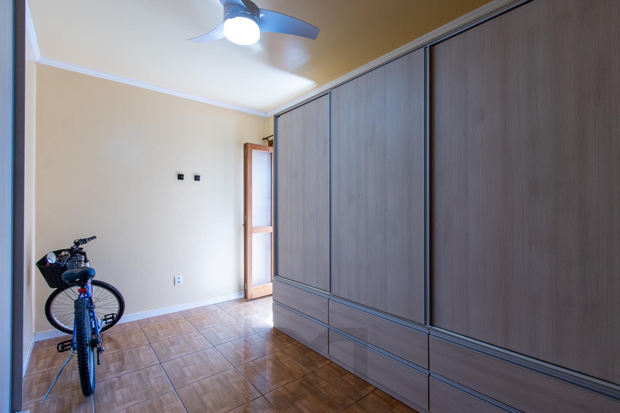 Apartamento de 2 dormitórios no bairro Medianeira. — foto 22