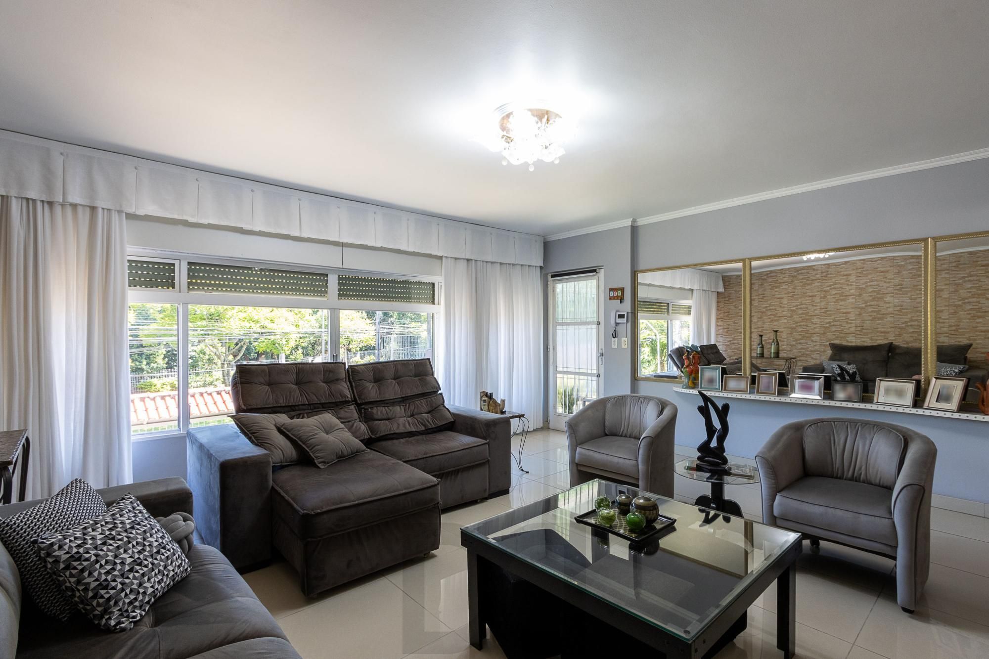 Casa de alvenaria, 4 dormitórios, 2 suítes, bairro Cristal. — foto 10