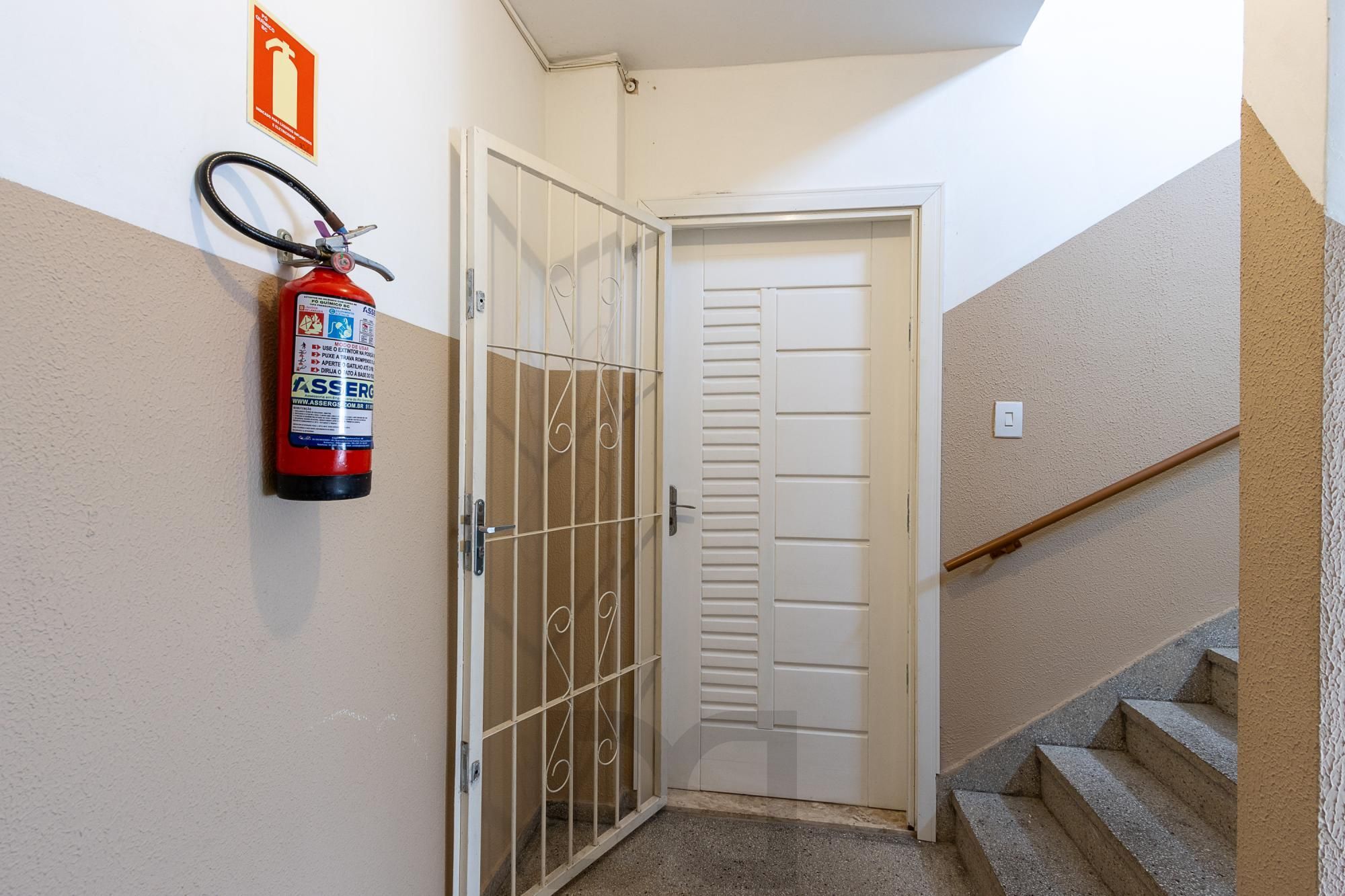APARTAMENTO LOCADO, REFORMADO, 3 QUARTOS, 1 VAGA ROTATIVA - BAIRRO CAMAQUÃ — foto 28