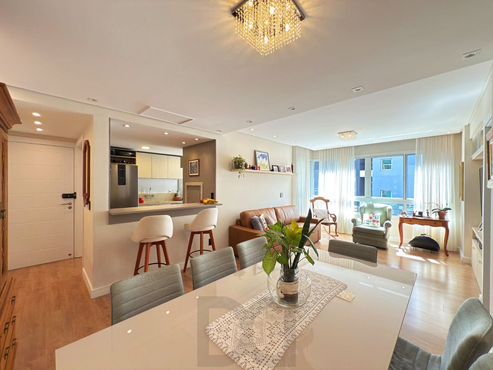Excelente apartamento de 3 dormitórios, 1 suíte e 2 vagas de garagem. — foto 6
