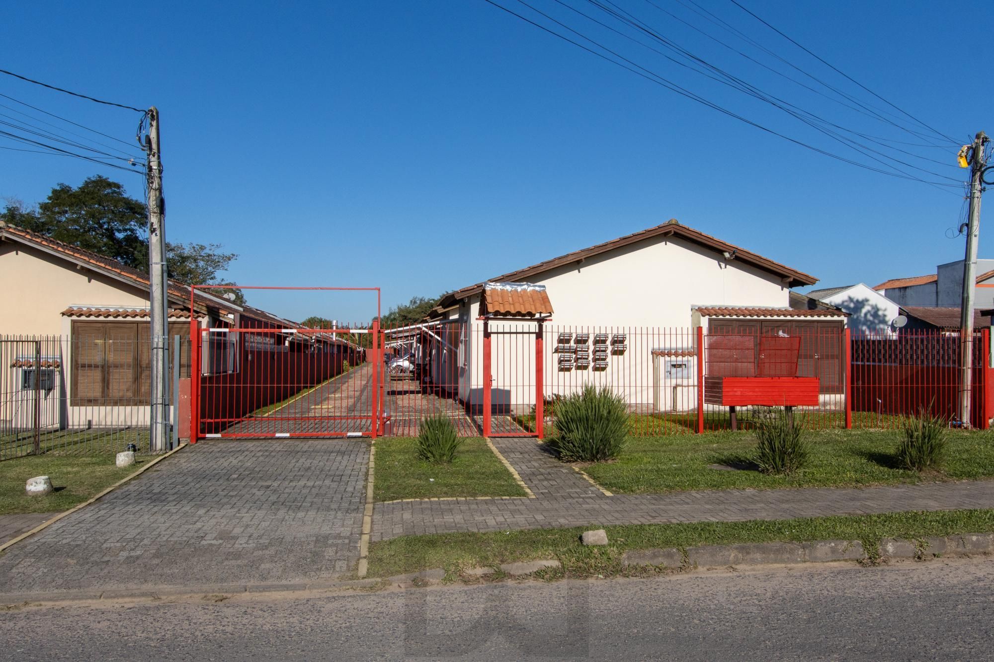 Casa de condomínio, 2 dormitórios, 1 banheiro e 1 vaga de garagem. — foto 2