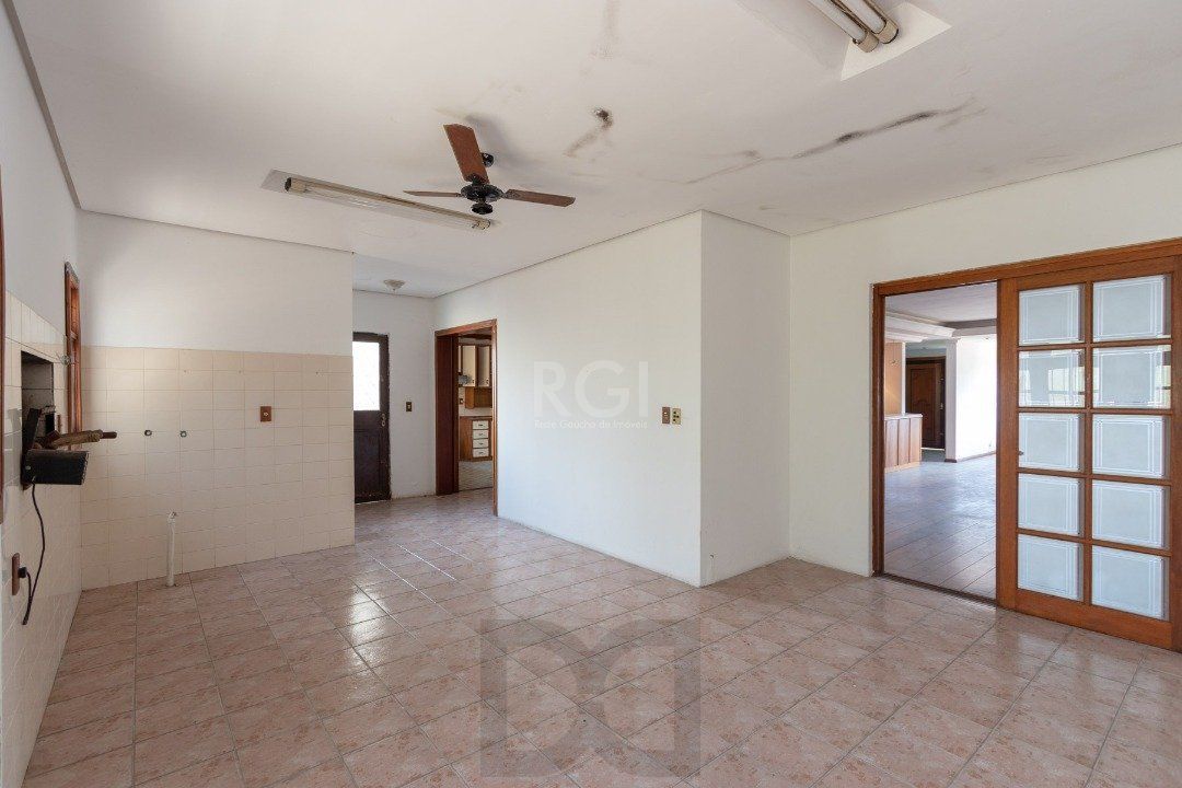 Casa para Venda - 460m², 4 dormitórios, sendo 1 suites, 4 vagas - Cristal — foto 9