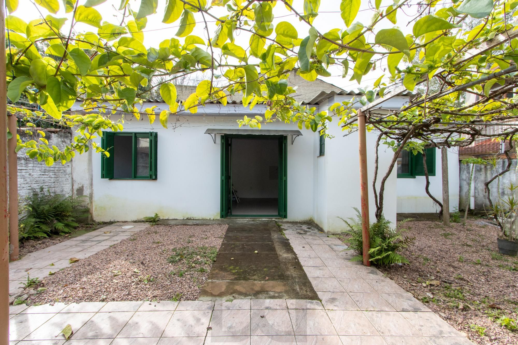 Terreno medindo 11 X 39,66 com 2 casas de alvenaria - Bairro Guarujá — foto 15