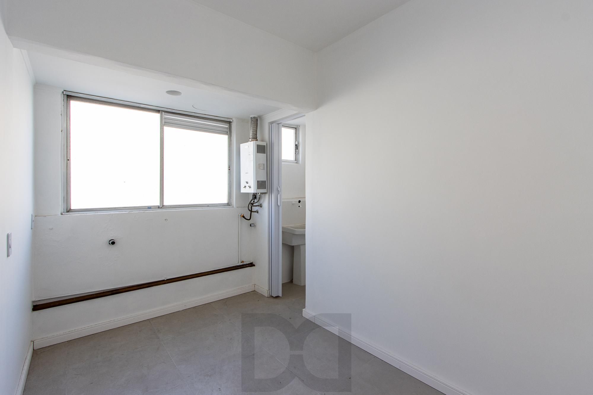 Apartamento no Menino Deus com 2 dormitórios e garagem — foto 9